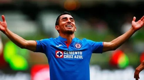 Rafael Baca celebrando su gol con Cruz Azul.