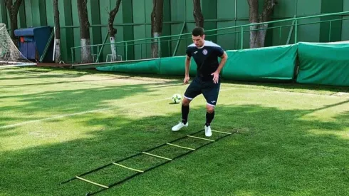Santiago Giménez entrena como estelar.