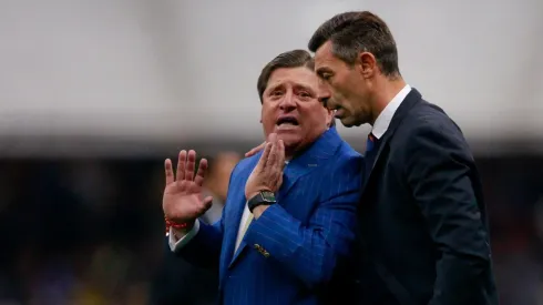 Pedro Caixinha y Miguel Herrera volverán a enfrentarse este domingo.
