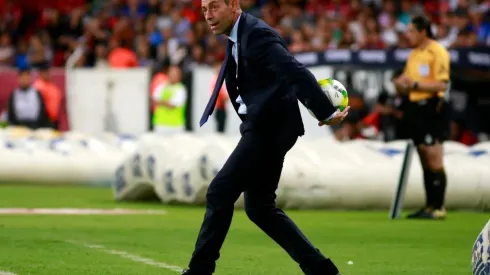 El técnico portugués buscará dar este domingo el golpe definitivo para repetir en la Liguilla