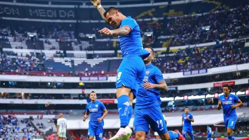 Milton Caraglio celebrando su anotación.