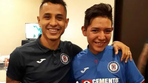 Jugadores recibieron al aficionado en la concentración.