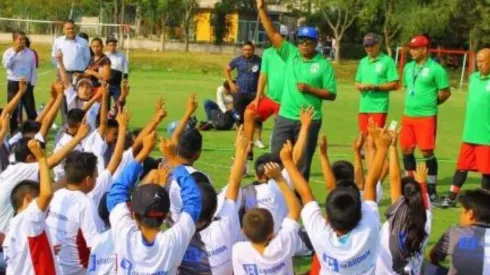 Unos 200 niños participaron en la actividad realizada por los ex jugadores de la Máquina