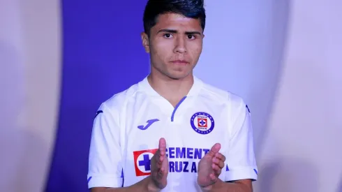 Cambio de planes: Misael Domínguez se queda en Cruz Azul una semana más