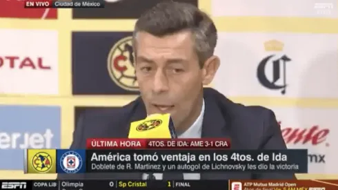 Pedro Caixinha en conferencia de prensa.