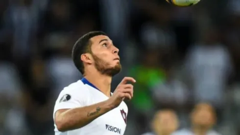 Juan Escobar disputando la Copa Libertadores.