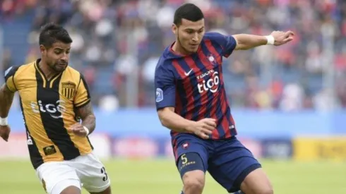 Juan Escobar en el partido de Cerro Porteño.