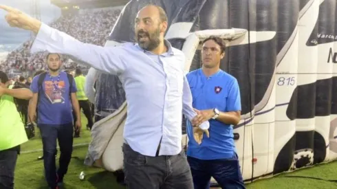 Representante de Juan Escobar.