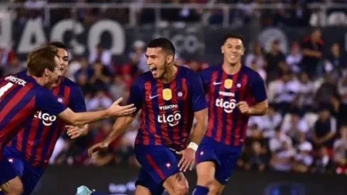 Juan Escobar en el partido de Cerro Porteño.