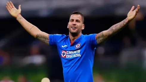 Edgar Méndez en un partido de Cruz Azul.