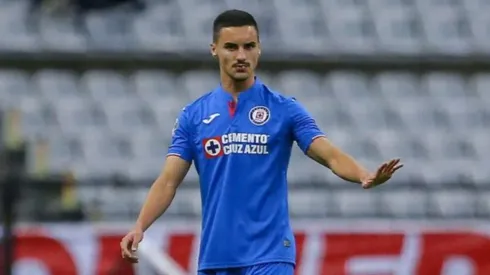 Stephen Eustáquio en el juego de Cruz Azul.