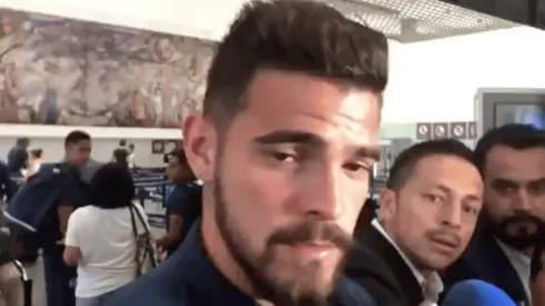 Andrés Gudiño dialogando con los medios de comunicación.