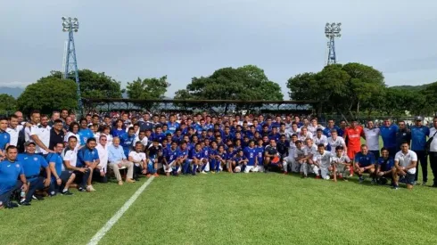 Planteles de Cruz Azul reunidos.