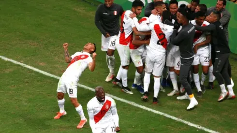 Yoshimar Yotún celebrando el tercer gol.