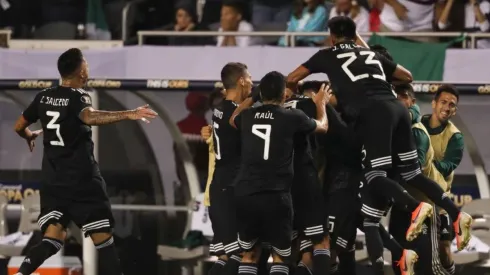 México celebrando la anotación.