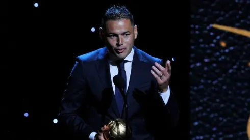 Pablo Aguilar en la premiación del Balón de Oro.
