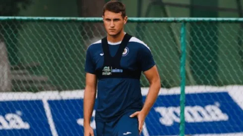 Santiago Giménez es parte de la delegación que viaja a Estados Unidos.