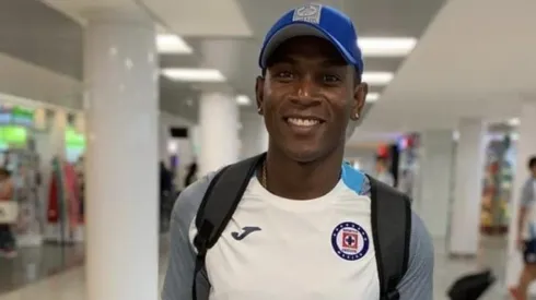 Bryan Angulo delega a la tribuna a Martín Cauteruccio en Cruz Azul