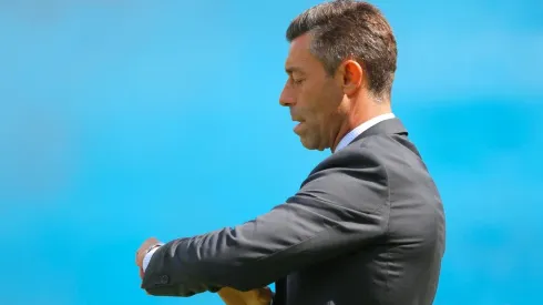 Pedro Caixinha es sancionado con alta multa económica por la FMF