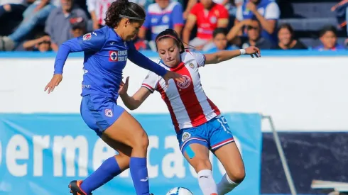 Cruz Azul enfrentando a Chivas.