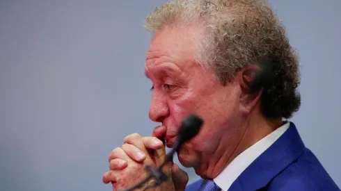 Sonoros abucheos de la afición de Cruz Azul a Víctor Garcés