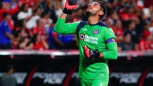 Buenas noticias: Jesús Corona regresa hoy a entrenar con Cruz Azul