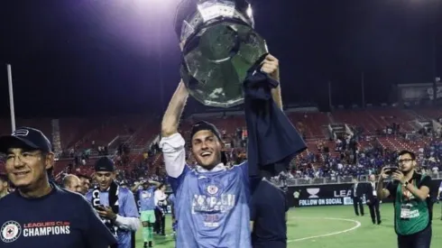 Enorme: Visores del Real Betis vienen a seguir a Santi Giménez