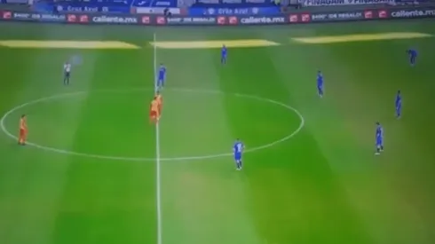 Cruz Azul y Monarcas protestaron al iniciar el encuentro