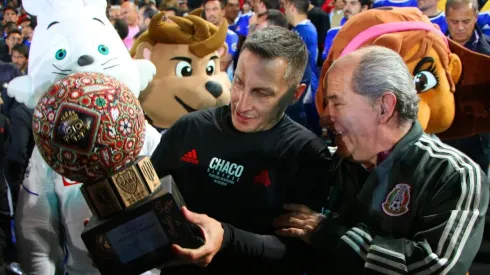 Precioso: El trofeo en homenaje al Chaco Giménez en su despedida