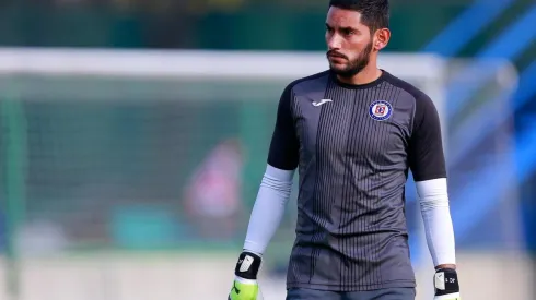 Chuy Corona estará en Cruz Azul un año más