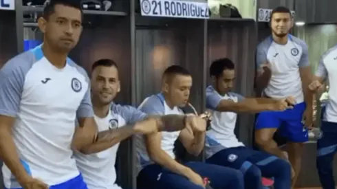 La celebración íntima de Cruz Azul en el camarín.