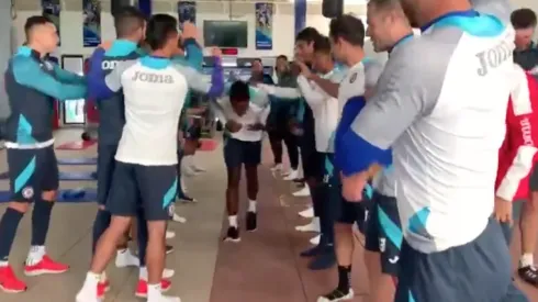 ¡Con filita incluida! Jonathan Borja se suma a los trabajos con Cruz Azul