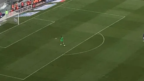 Triste: Afición de Cruz Azul abuchea a Corona cada vez que toca el balón