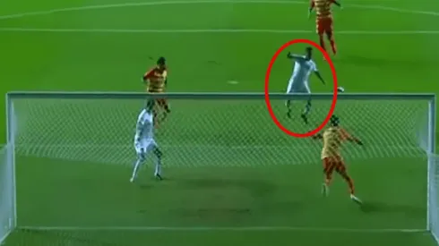 ¡Grande Elías! Cruz Azul se fue 0-2 al descanso con su gol