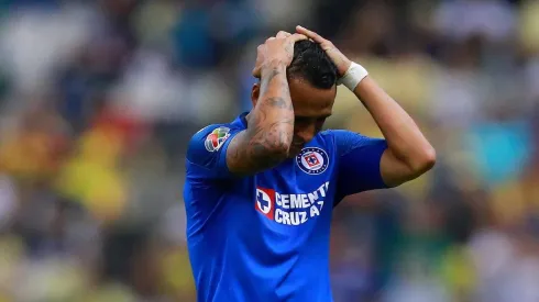 Yotún no termina la práctica de hoy por molestias en el pie operado