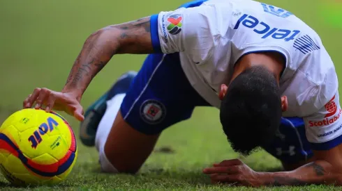 El 'Cata' se lamenta en una acción de juego del Cruz Azul vs. Toluca del Clausura 2018 de la Liga MX