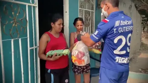 El noble gesto de Teo Gutiérrez en Colombia con la playera de Cruz Azul