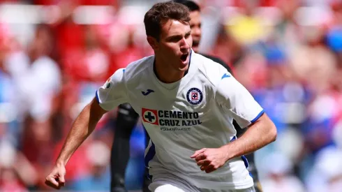 Santiago Giménez en el partido ante Toluca