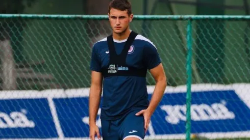 Santi Giménez debuta en TikTok con sensuales pasos de reggaeton