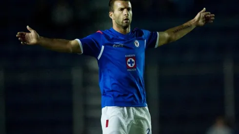 Villa en un encuentro ante Santos en el Clausura 2012