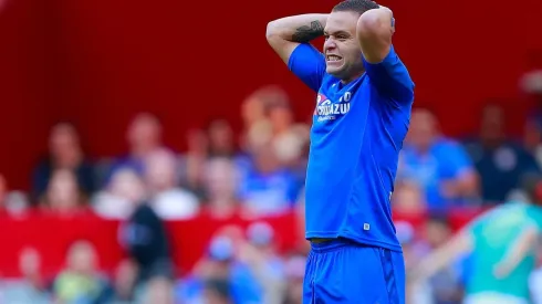 Jonathan Rodríguez en el duelo ante Pachuca en el Clausura 2020 de la Liga MX