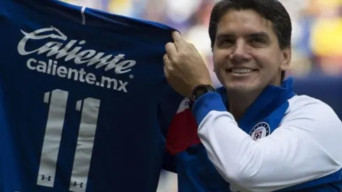 Pinheiro en el homenaje que recibió en un partido de Cruz Azul