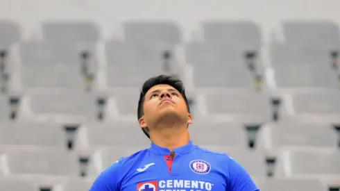 Fanático de Cruz Azul se lamenta