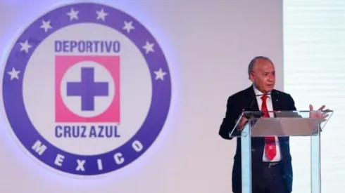 Billy Álvarez en una conferencia de Cruz Azul