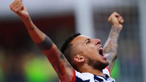 Leonel Vangioni en un partido con Rayados