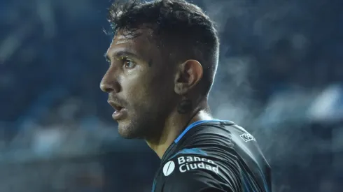 Montoya en un partido con Racing en la Superliga argentina