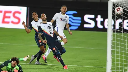 Jonathan Rodríguez ante el América en la Copa por México