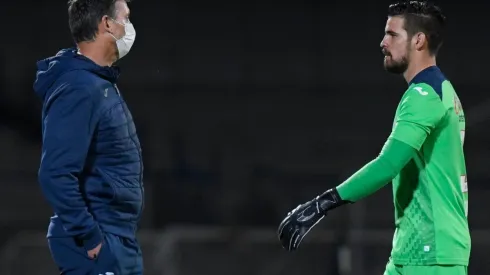 Gudiño se mete en la lucha por el arco celeste.