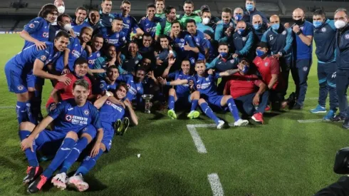 El equipo celebró al término del encuentro con toda la comitiva celeste