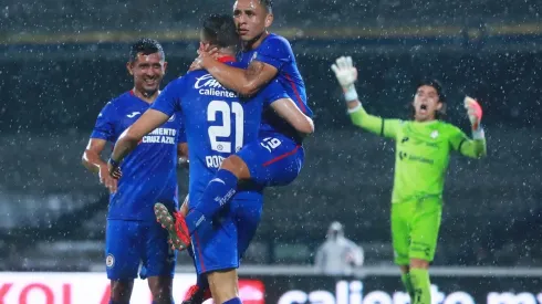 Cruz Azul inicia con el pie derecho y vence a Santos en su debut